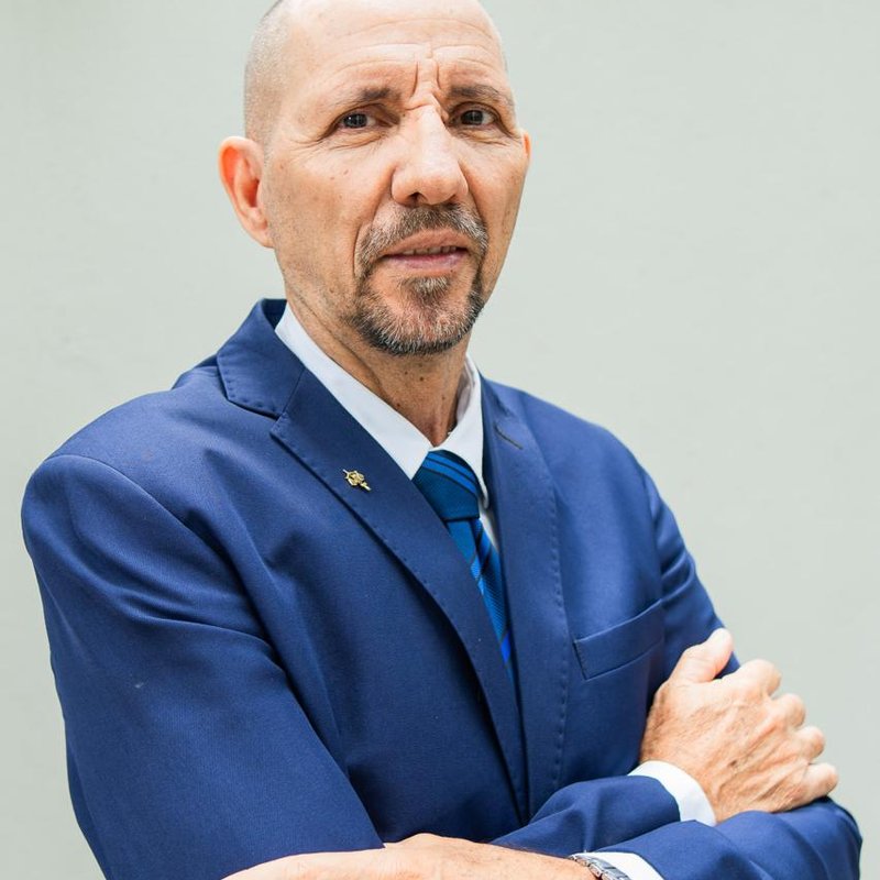 Dr. Vanderlei Macedo
